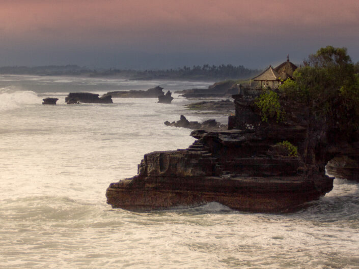 Blick auf das Meer in Bali bei Tanah Lot