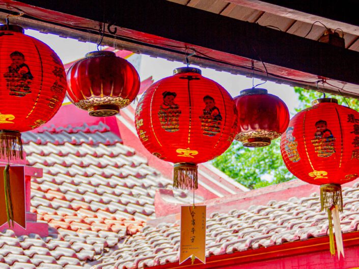 Chinesische Laternen in einem chinesischen Tempel Ling Gwang Klong
