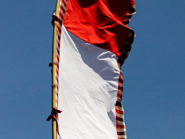Indonesische Fahne im Wind