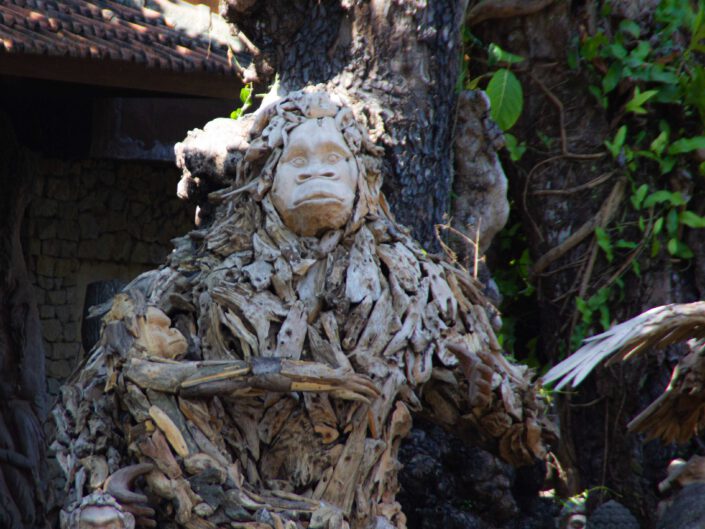 Wurzelskulptur Affe auf Bali