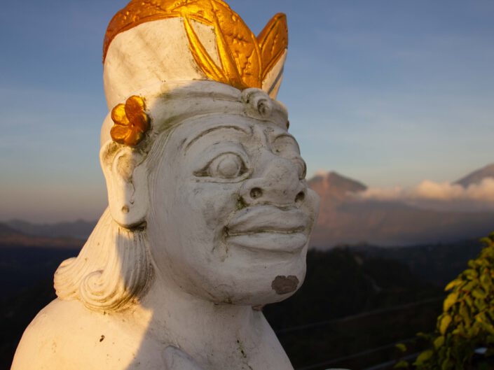 Götterskulptur auf Bali